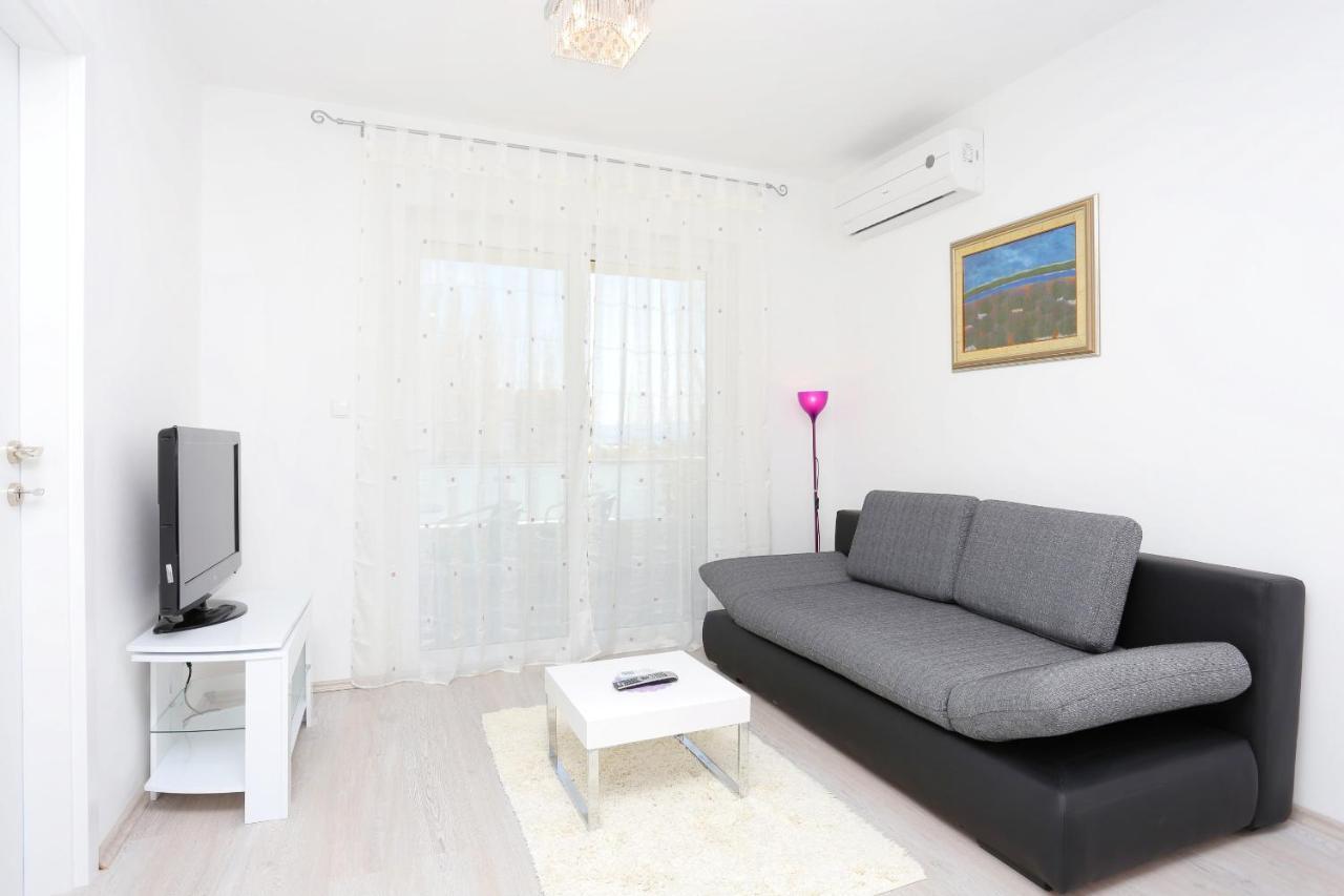 Apartments With A Parking Space Omis - 10362 Exterior foto